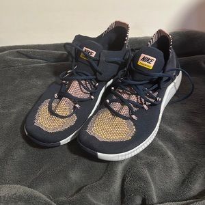 Size 10 Nike fly knit EUC training sneaker